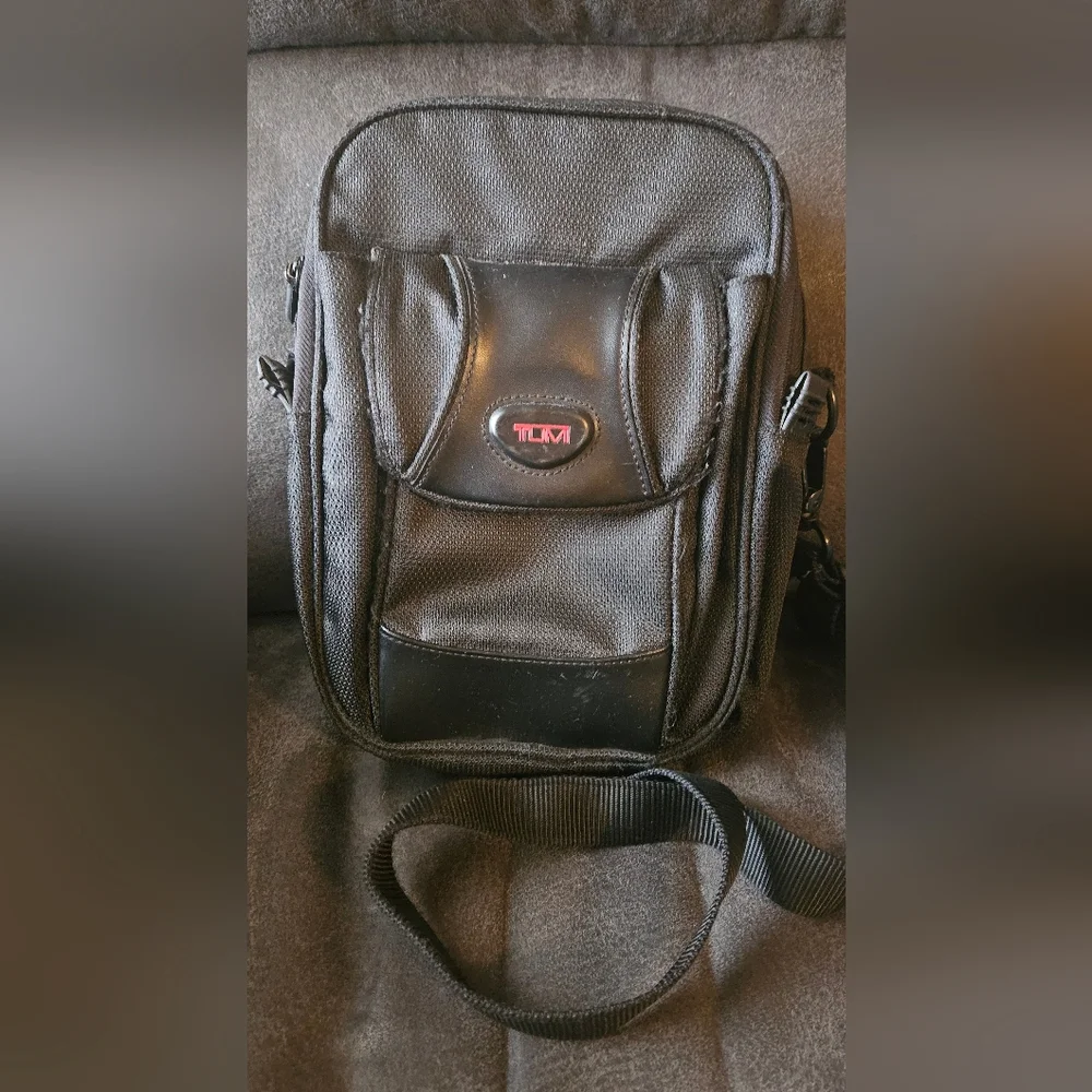TUMI 580C Men's Black Nylon Messenger Crossbody Bag